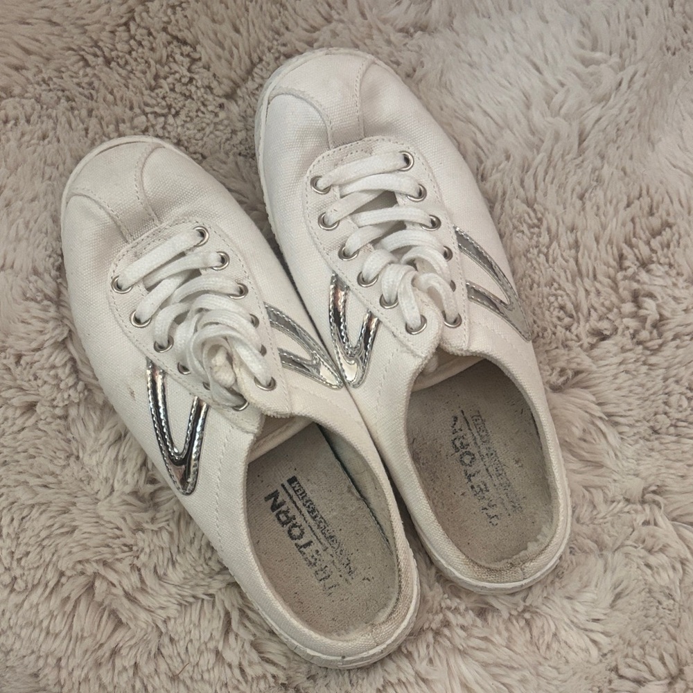 TRETORN  White Sneakers with Silver Details